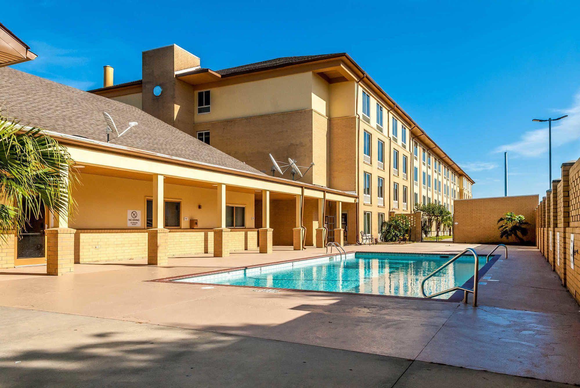 La Quinta New Orleans Hotel Exterior photo